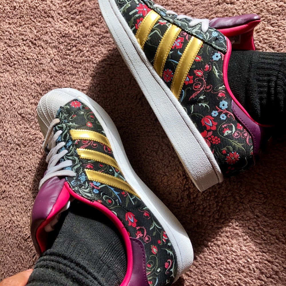 🌹ADIDAS SUPERSTAR FLORAL SHOES🌹